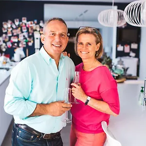 https://red-breakfast.brusselshotelsbook.com